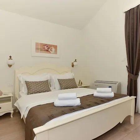 Tomo - Exklusiv * Makarska