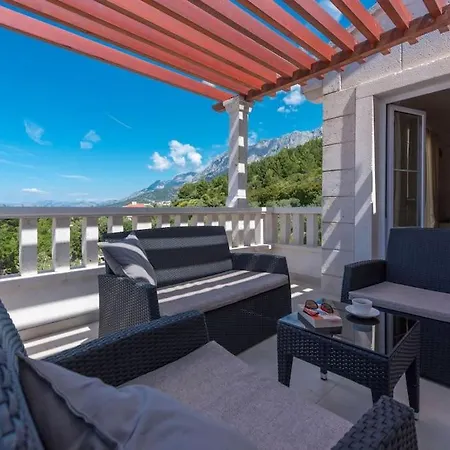Tomo - Exklusiv Makarska